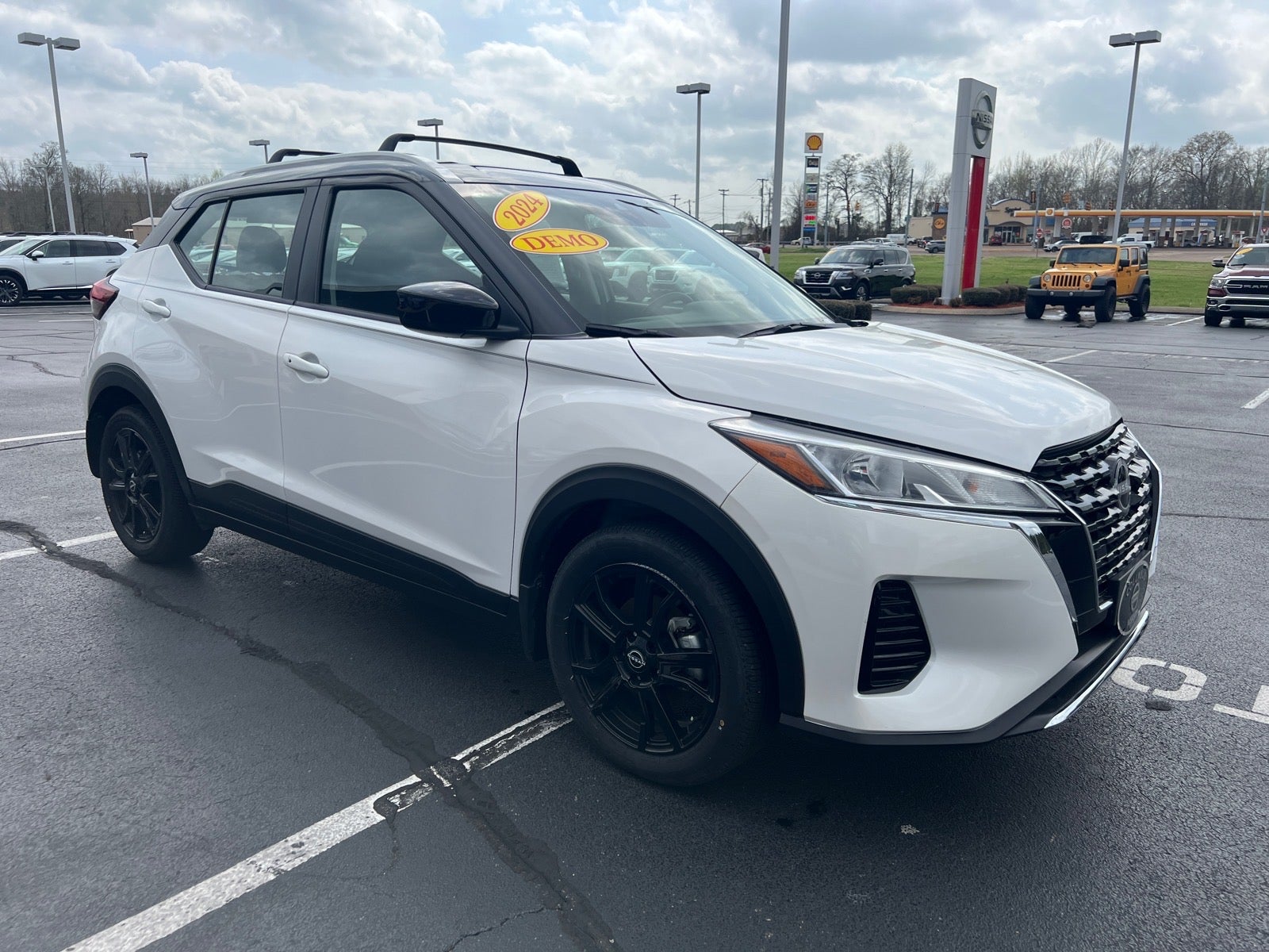 2024 Nissan Kicks SV