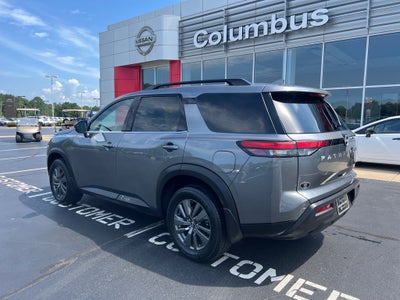 2024 Nissan Pathfinder SV