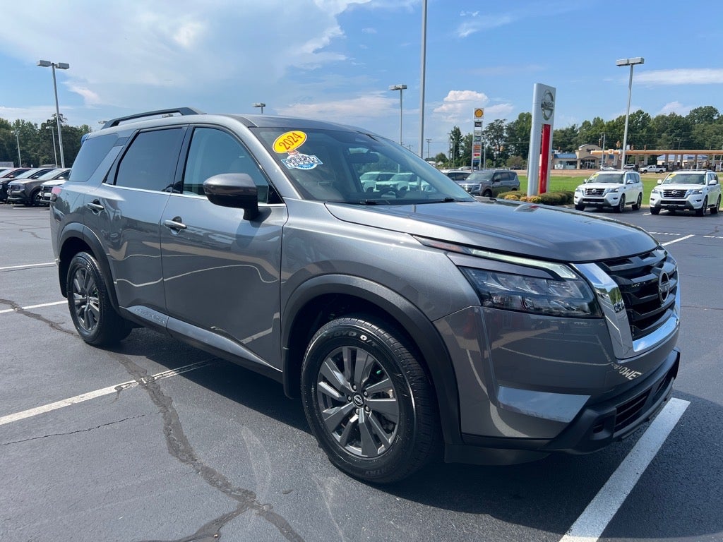 2024 Nissan Pathfinder SV