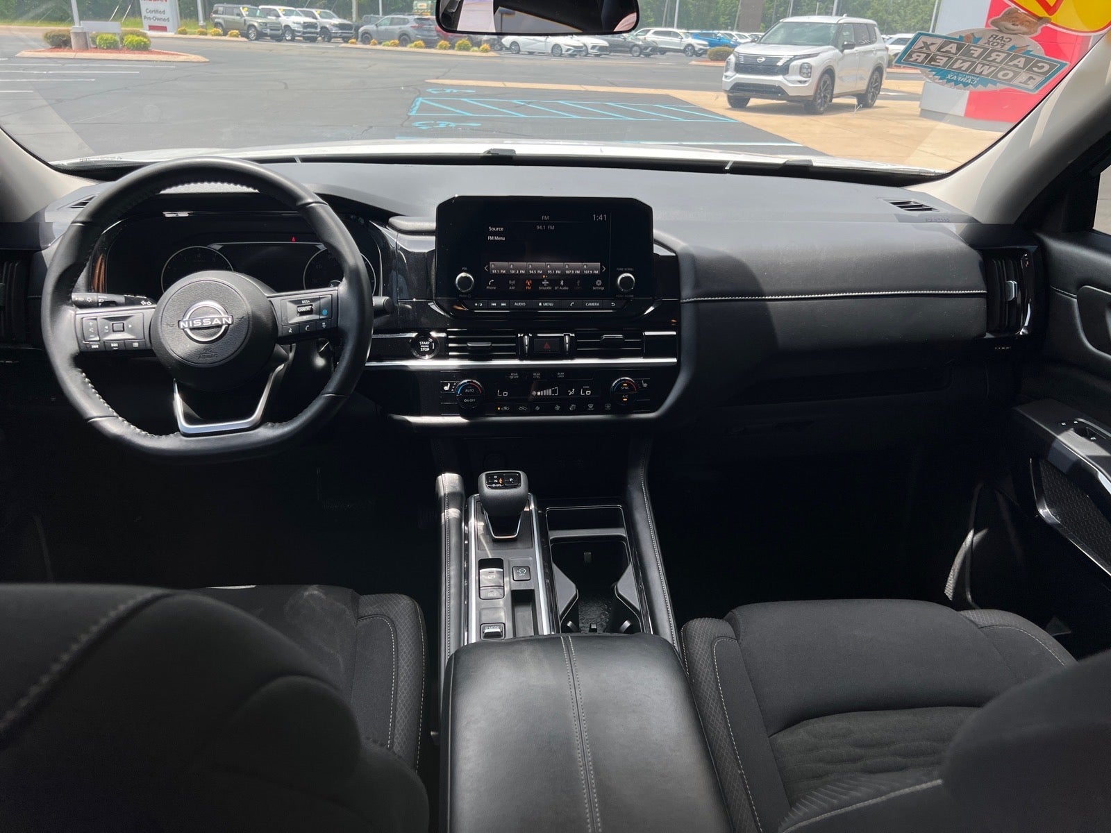 2025 Nissan Pathfinder SV