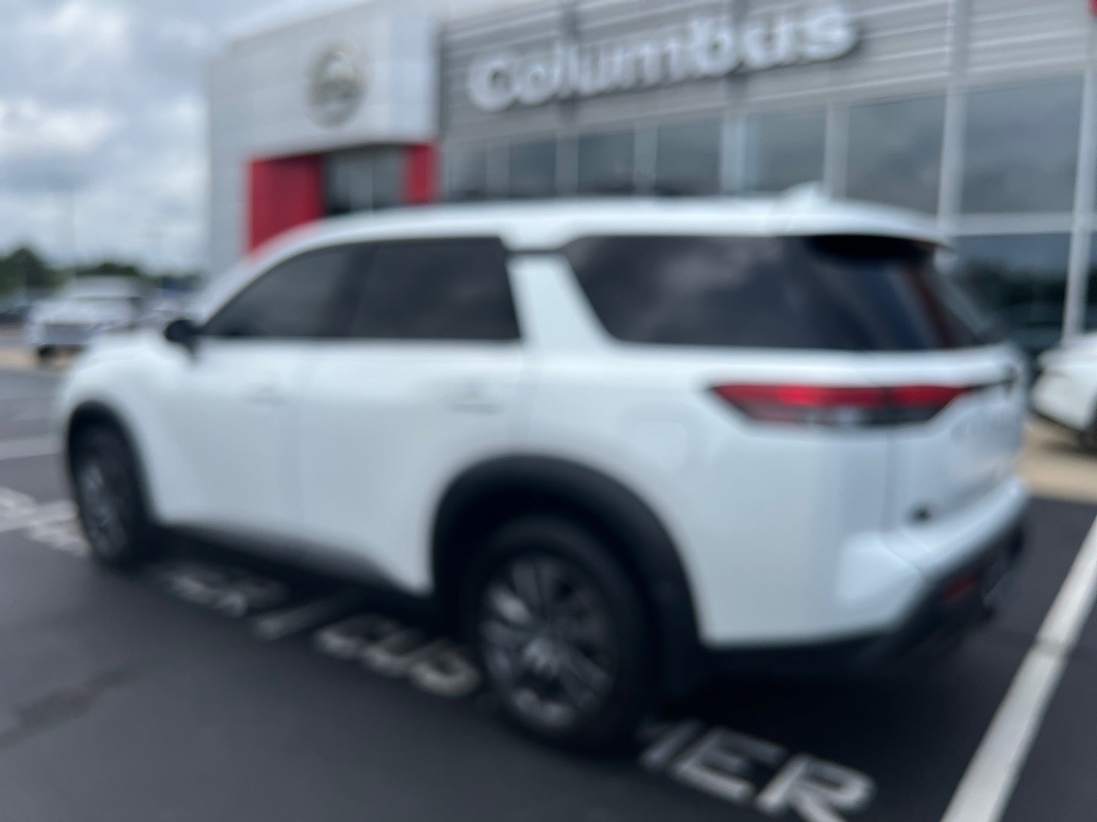 2025 Nissan Pathfinder SV