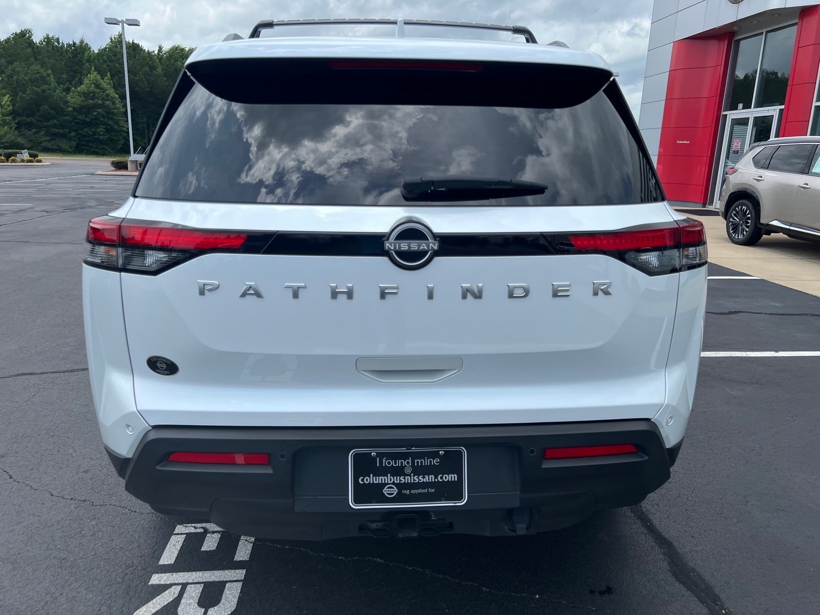 2025 Nissan Pathfinder SV