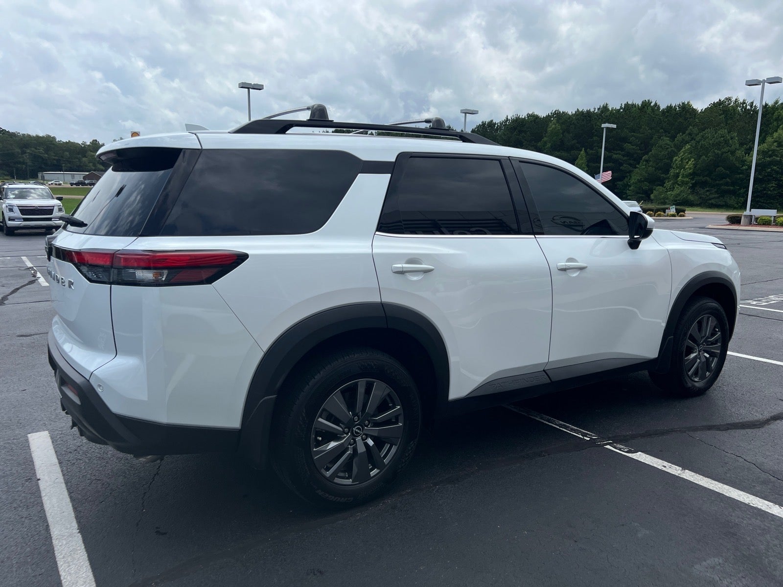 2025 Nissan Pathfinder SV