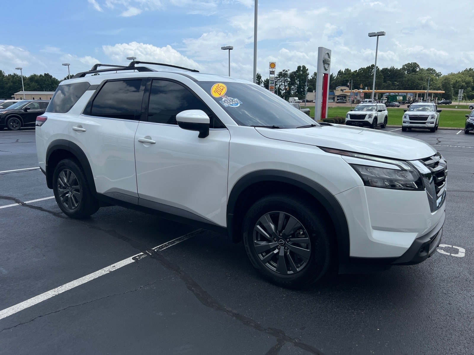 2025 Nissan Pathfinder SV