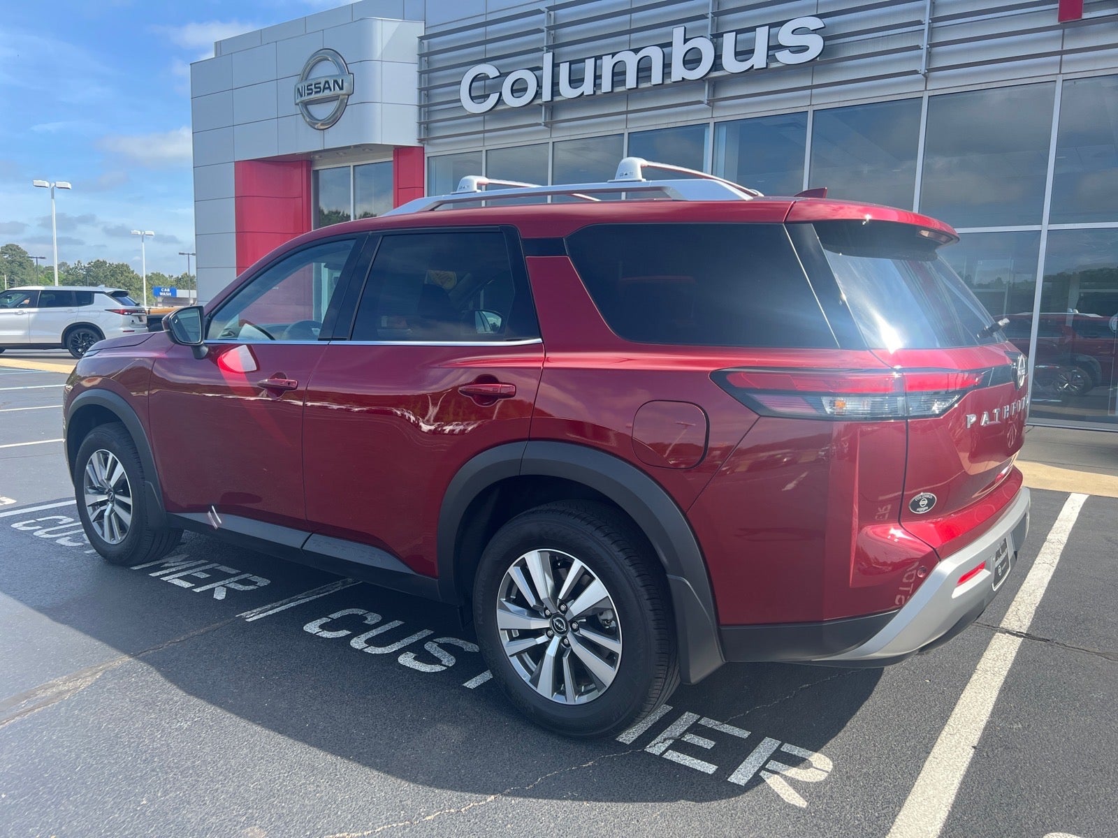 2025 Nissan Pathfinder SL