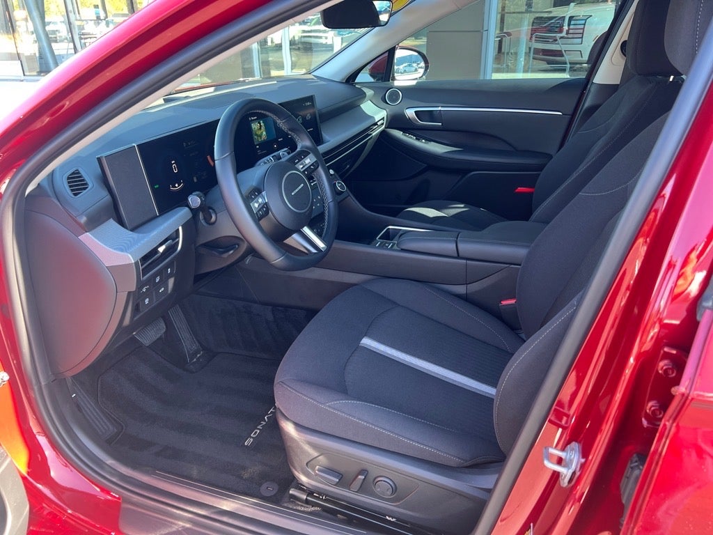 2025 Hyundai SONATA HYBRID SEL