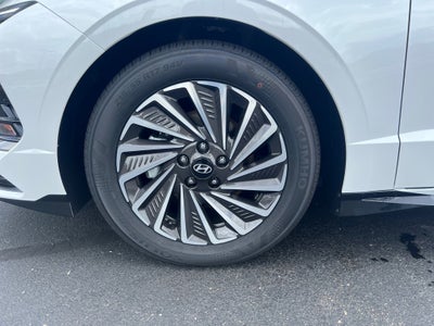 2025 Hyundai SONATA HYBRID SEL