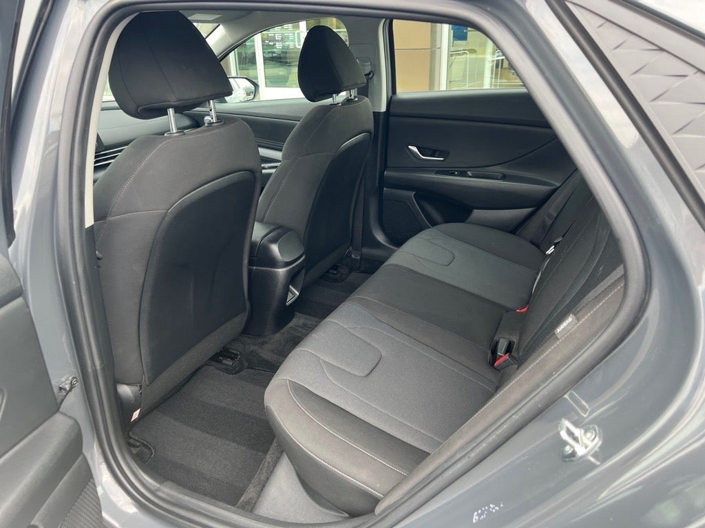 2024 Hyundai ELANTRA SE