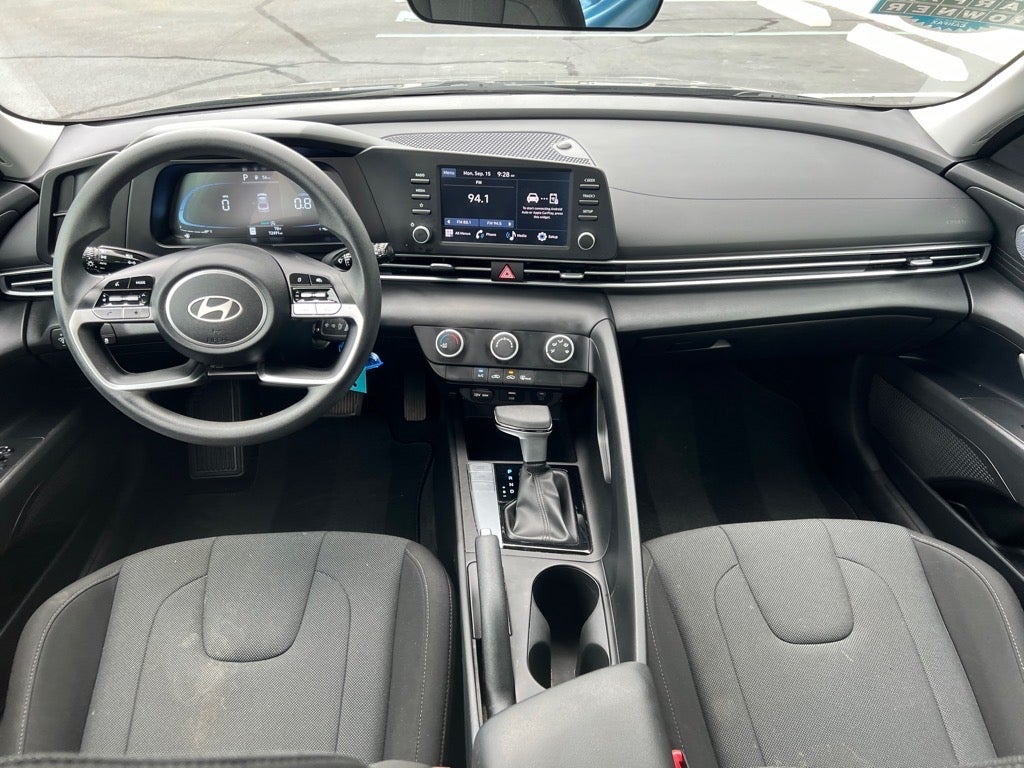 2024 Hyundai ELANTRA SE