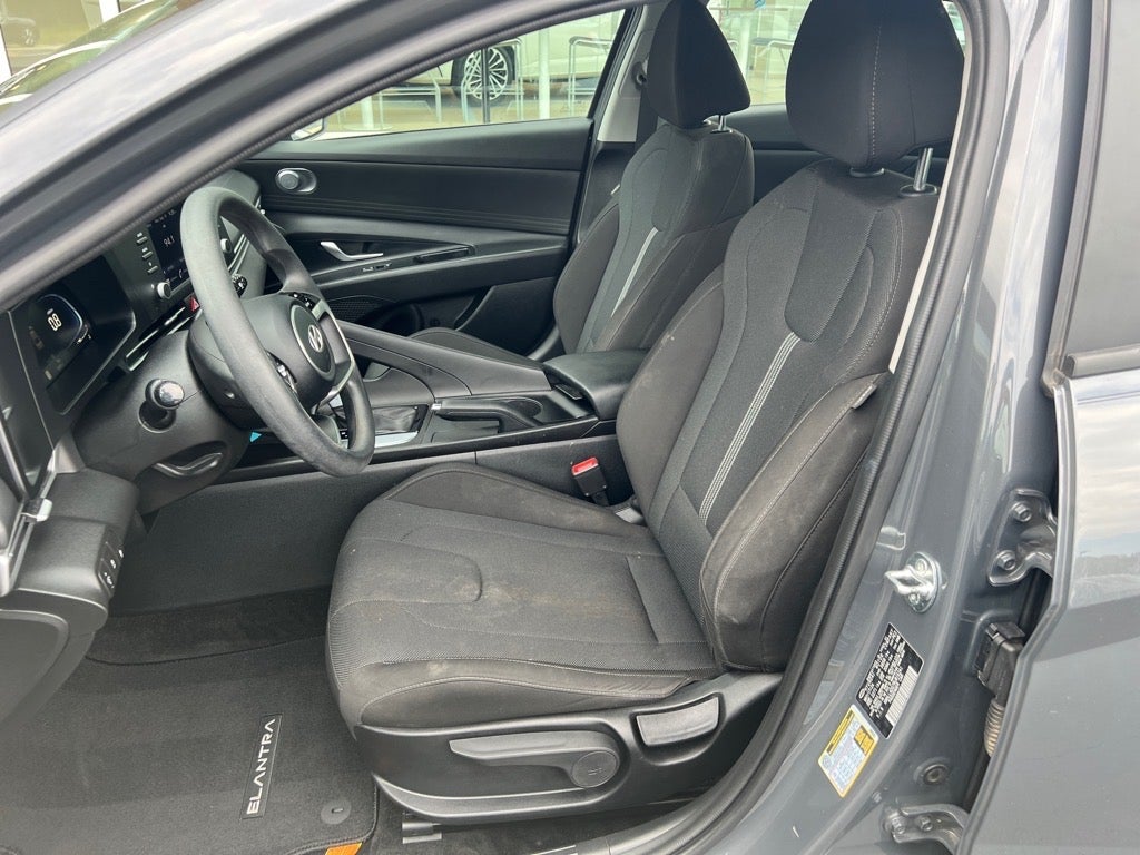 2024 Hyundai ELANTRA SE