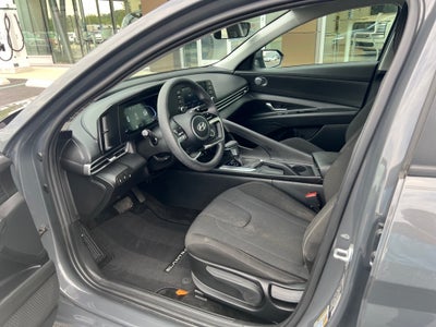 2024 Hyundai ELANTRA SE