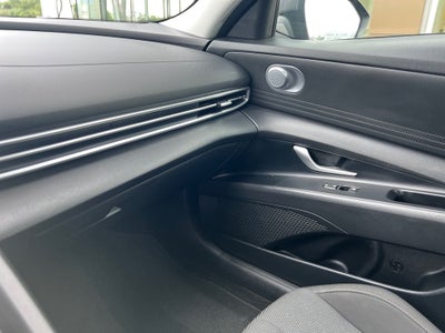 2024 Hyundai ELANTRA SE