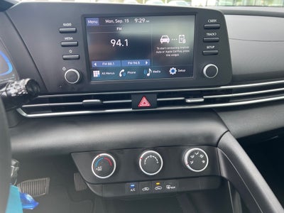 2024 Hyundai ELANTRA SE