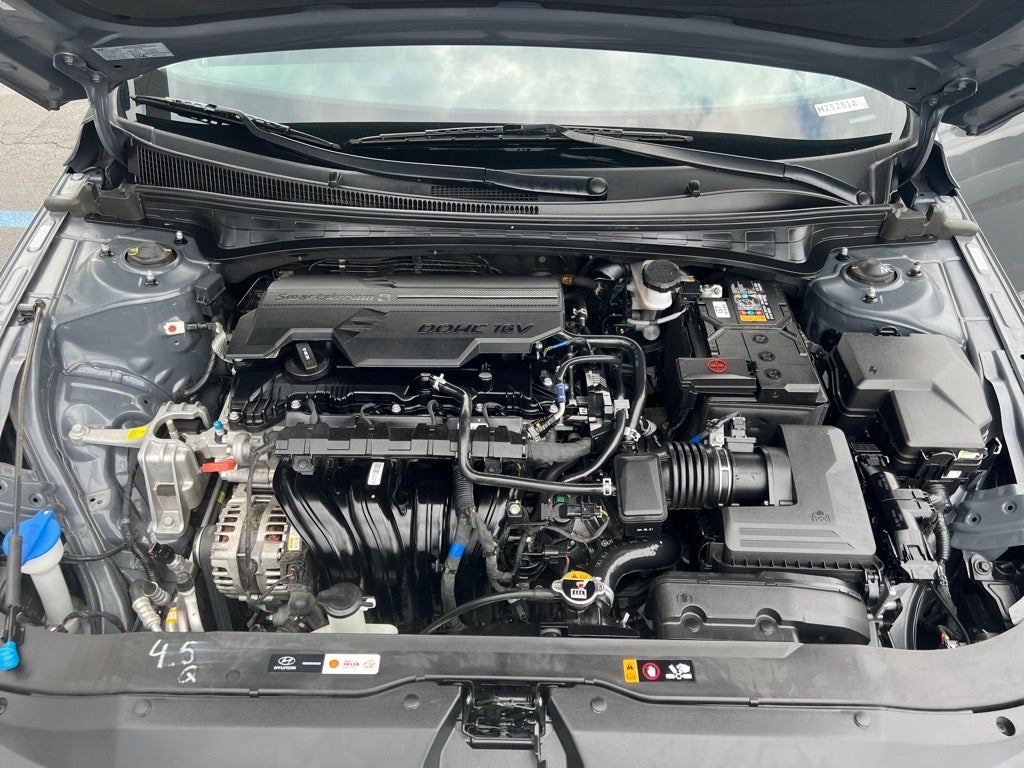 2024 Hyundai ELANTRA SE