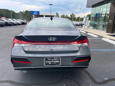 2024 Hyundai ELANTRA SE