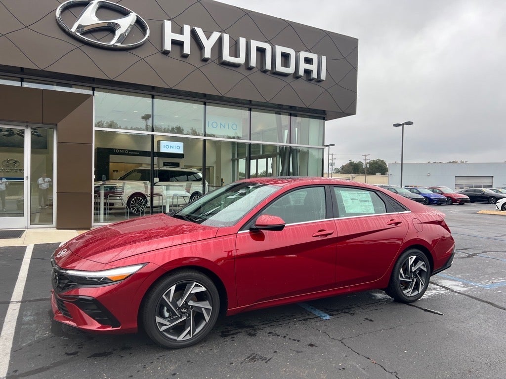 2025 Hyundai ELANTRA Limited