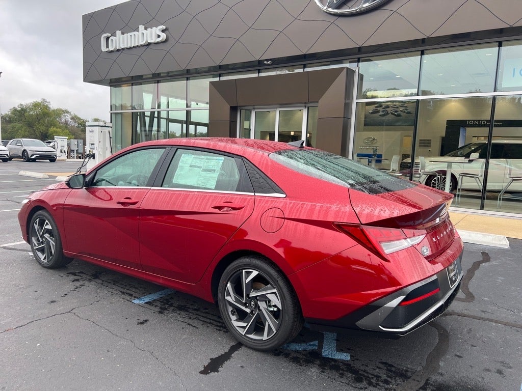 2025 Hyundai ELANTRA Limited