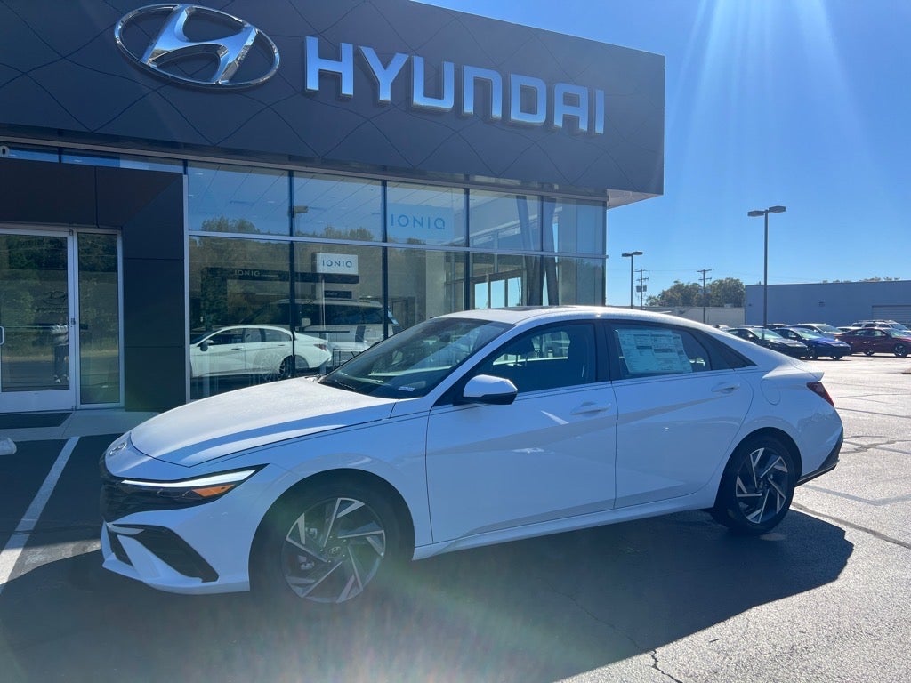 2025 Hyundai ELANTRA Limited